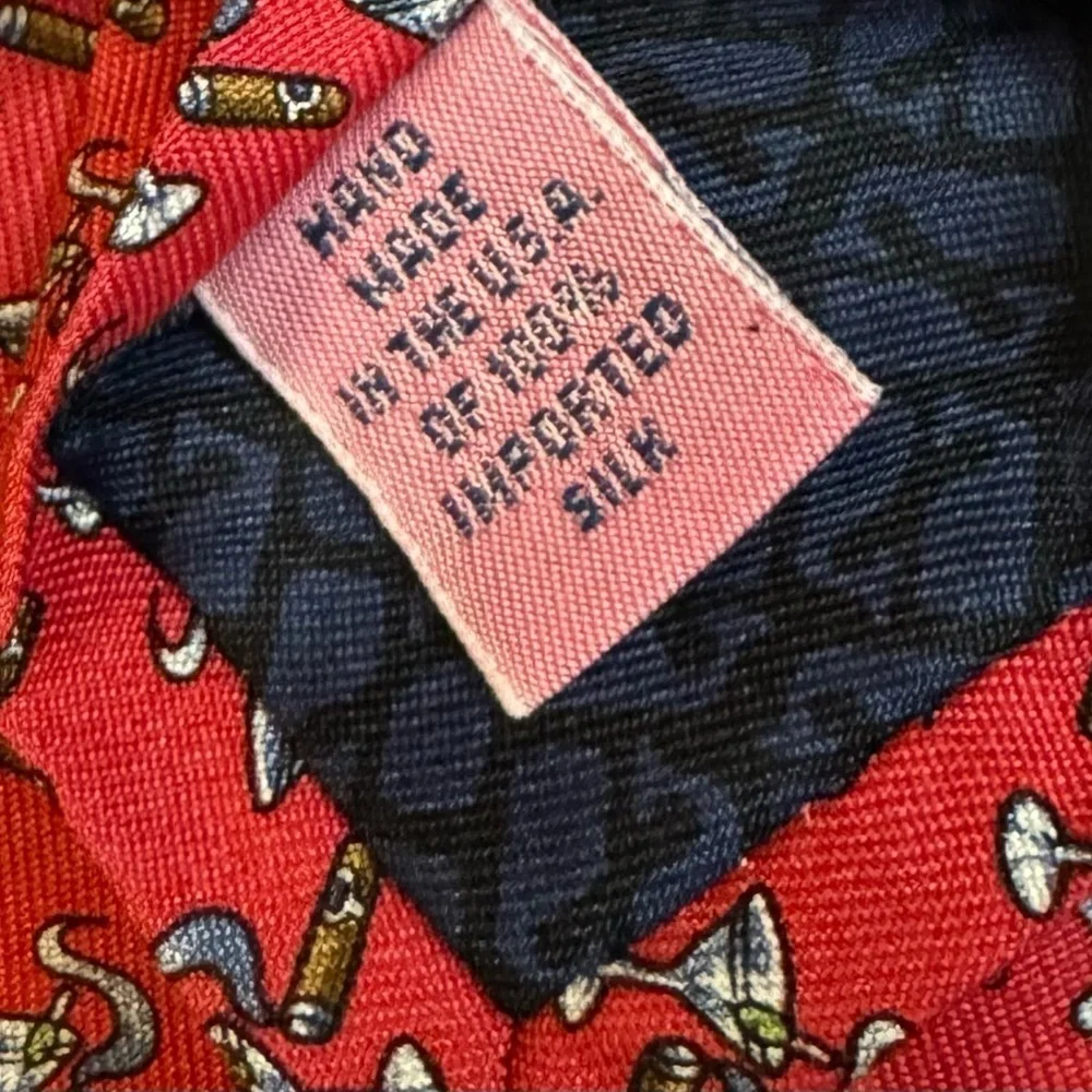 🍁END of YEAR SALE🍁VINEYARD VINES 100% Silk Red Printed Necktie Handmade in USA